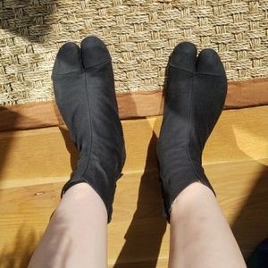 Rikio Jika Tabi Shoes Japanese split toe size 6 &7